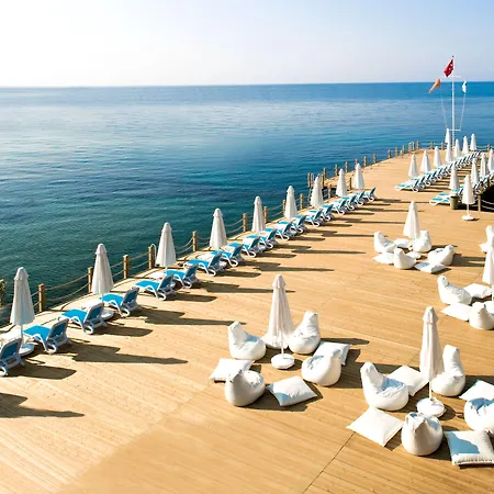 Paloma Pasha Özdere